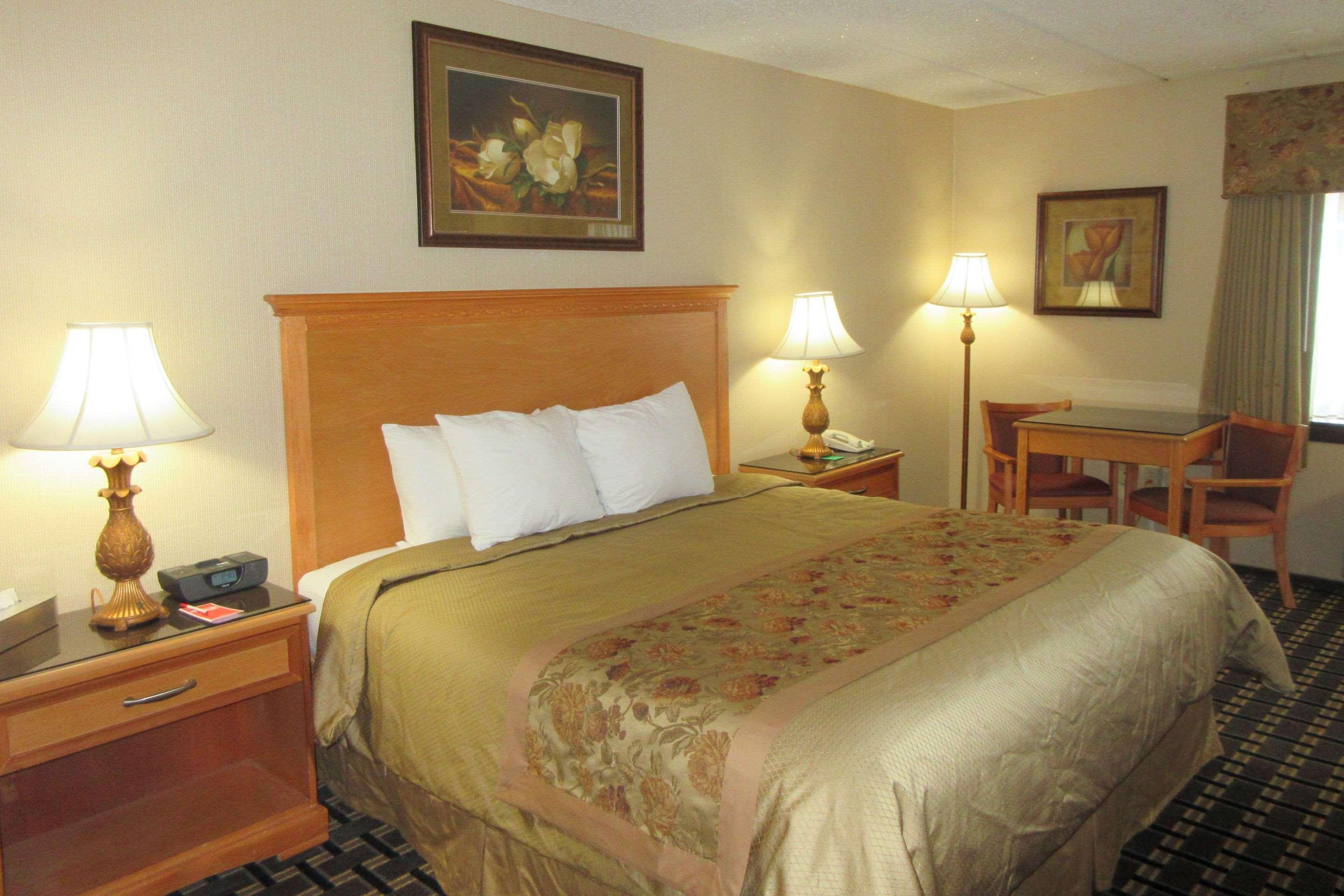 Econo Lodge Quakertown Exterior photo