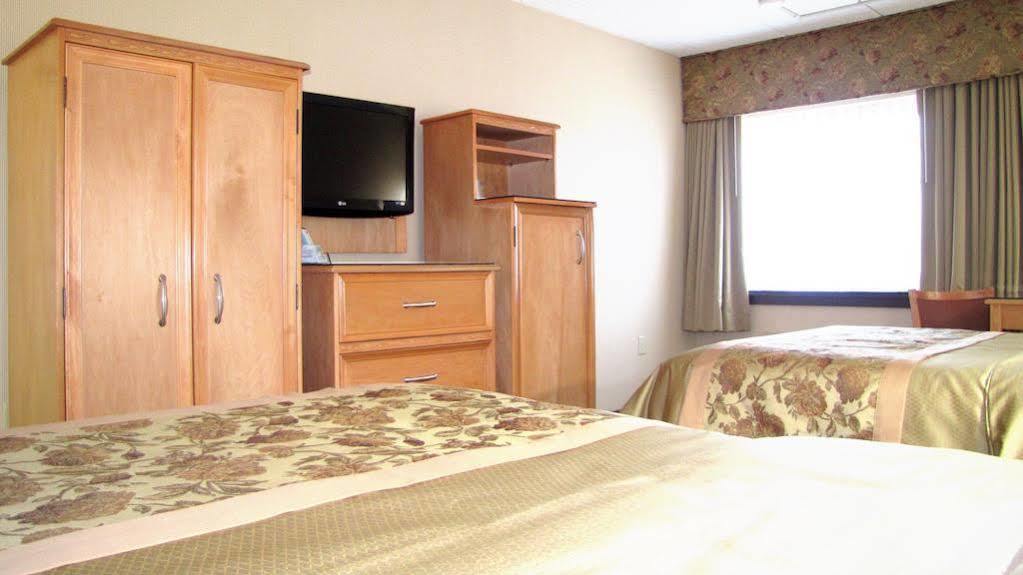 Econo Lodge Quakertown Exterior photo